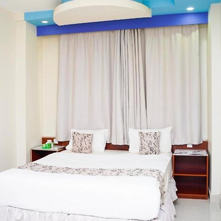 Al Bayrahaa Hotel Apartments Seeb Esterno foto