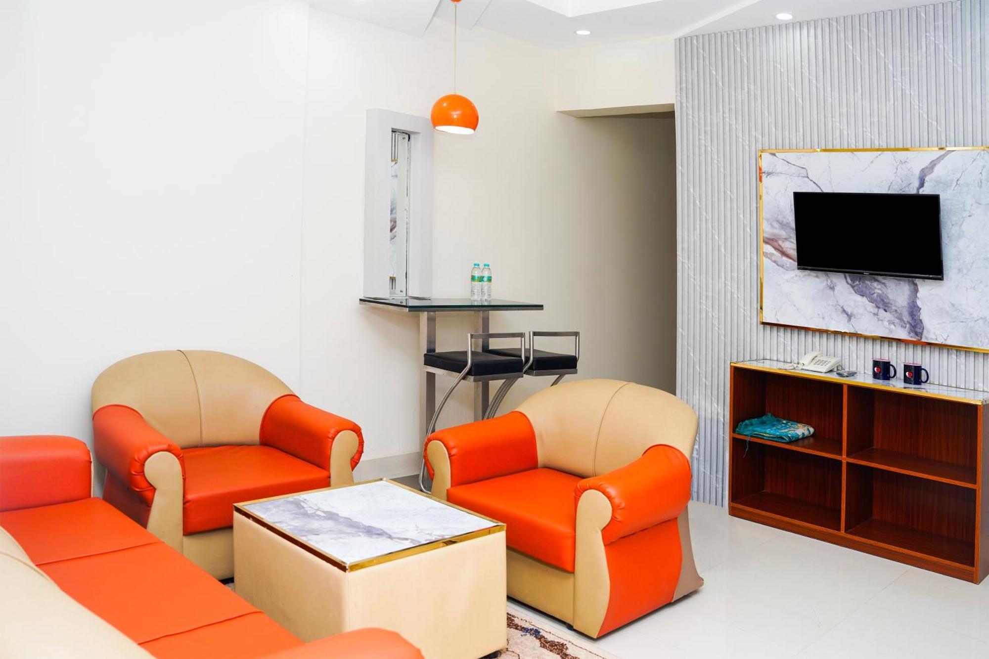 Al Bayrahaa Hotel Apartments Seeb Esterno foto