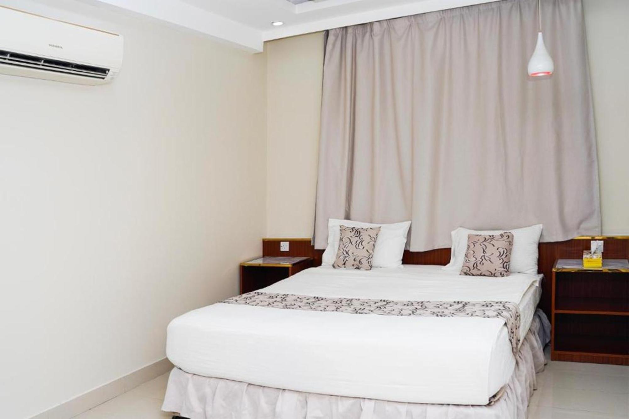 Al Bayrahaa Hotel Apartments Seeb Esterno foto