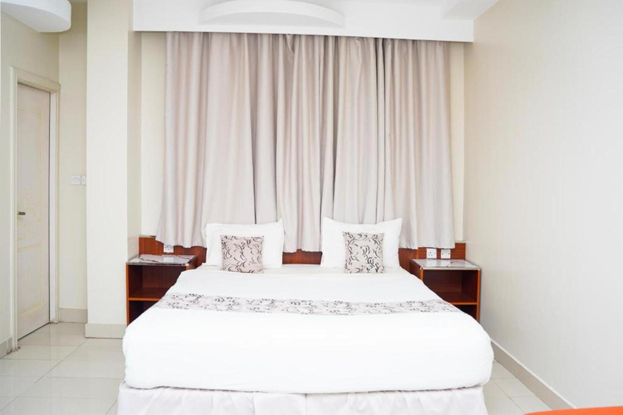 Al Bayrahaa Hotel Apartments Seeb Esterno foto