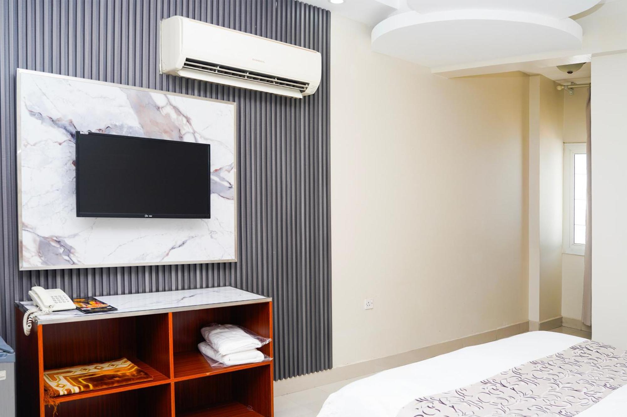 Al Bayrahaa Hotel Apartments Seeb Esterno foto