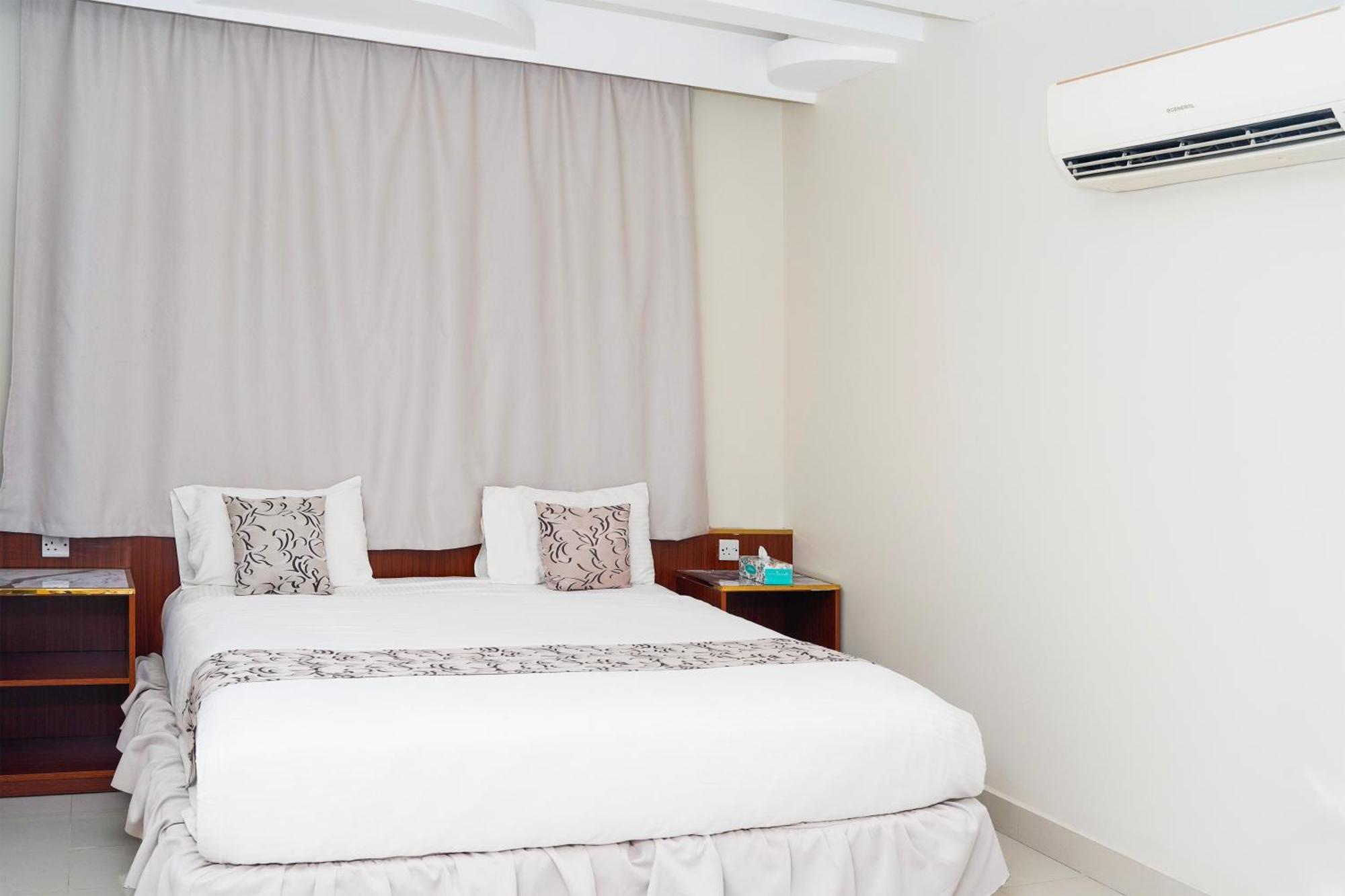Al Bayrahaa Hotel Apartments Seeb Esterno foto