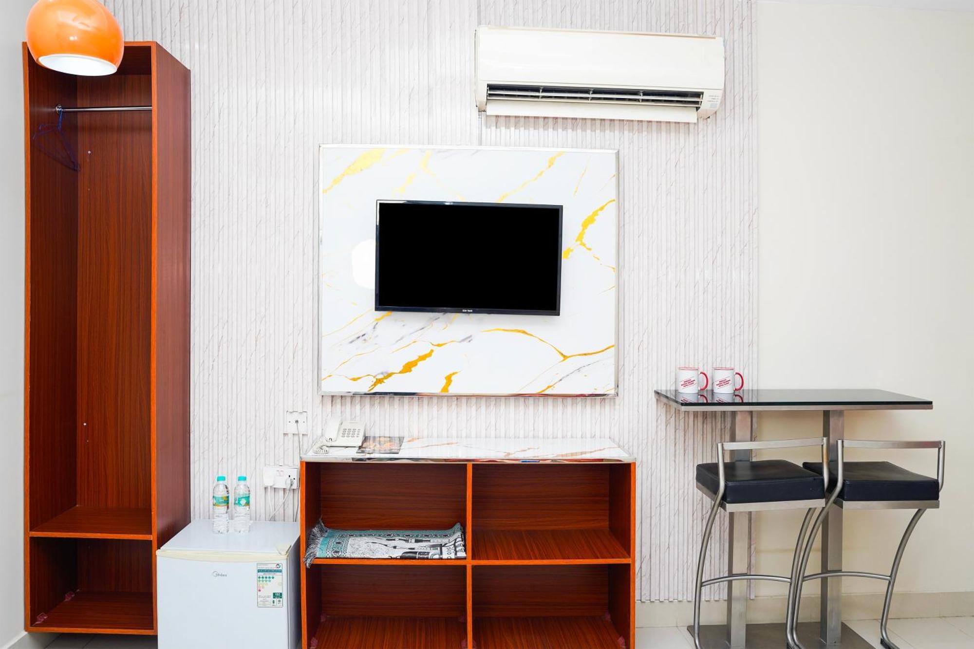 Al Bayrahaa Hotel Apartments Seeb Esterno foto