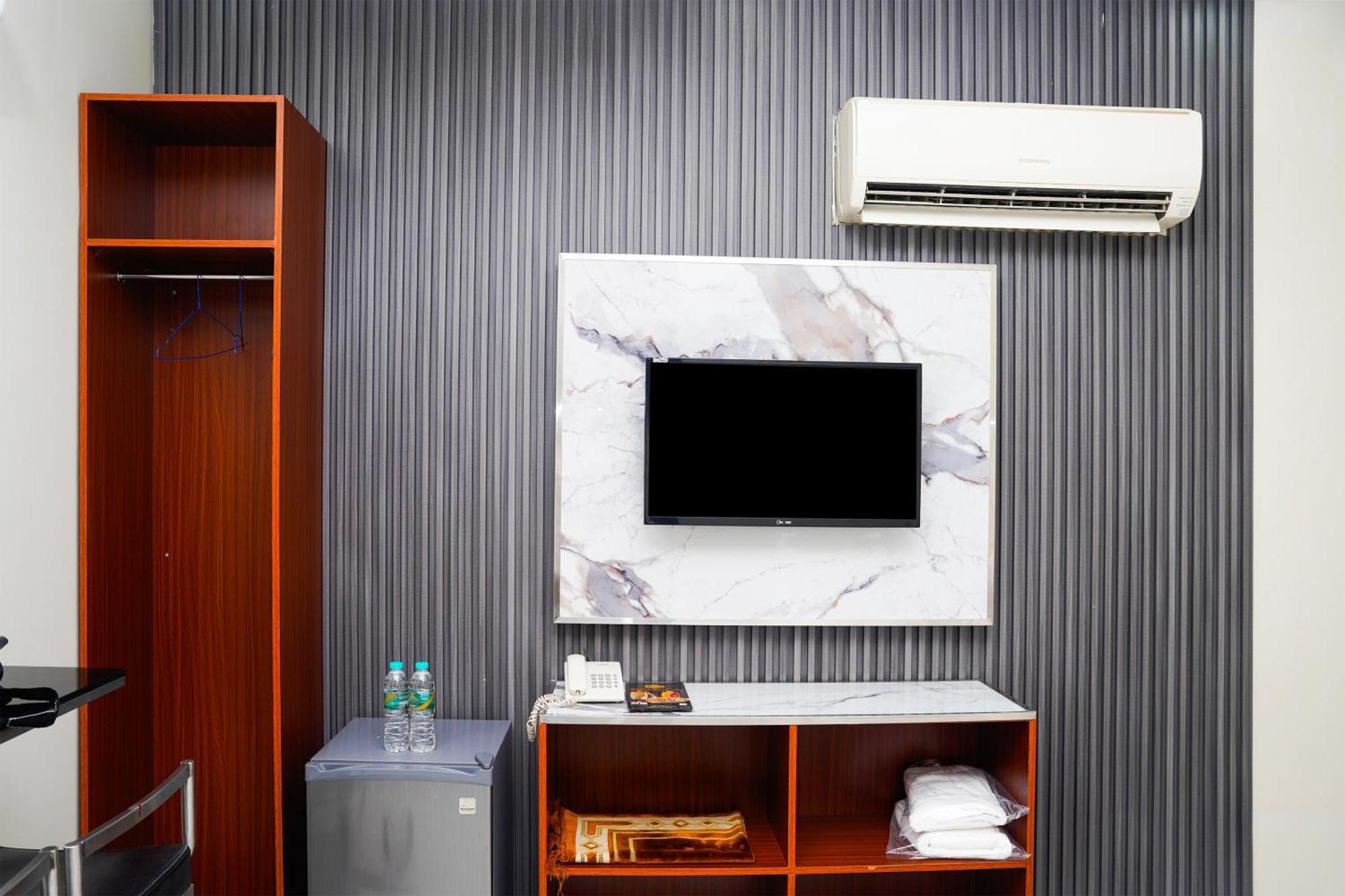 Al Bayrahaa Hotel Apartments Seeb Esterno foto